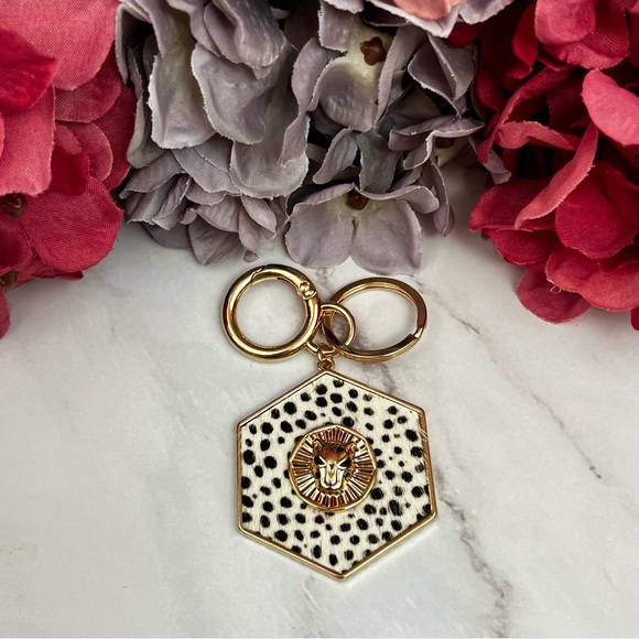 Gorgeous Golden Cheetah and Leopard Hexagon Keychain Charm - Picture 2 of 16